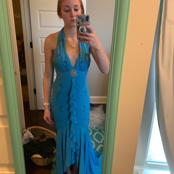 Super pretty blue prom dress. Sooooo cute. - Picture 3 of 4